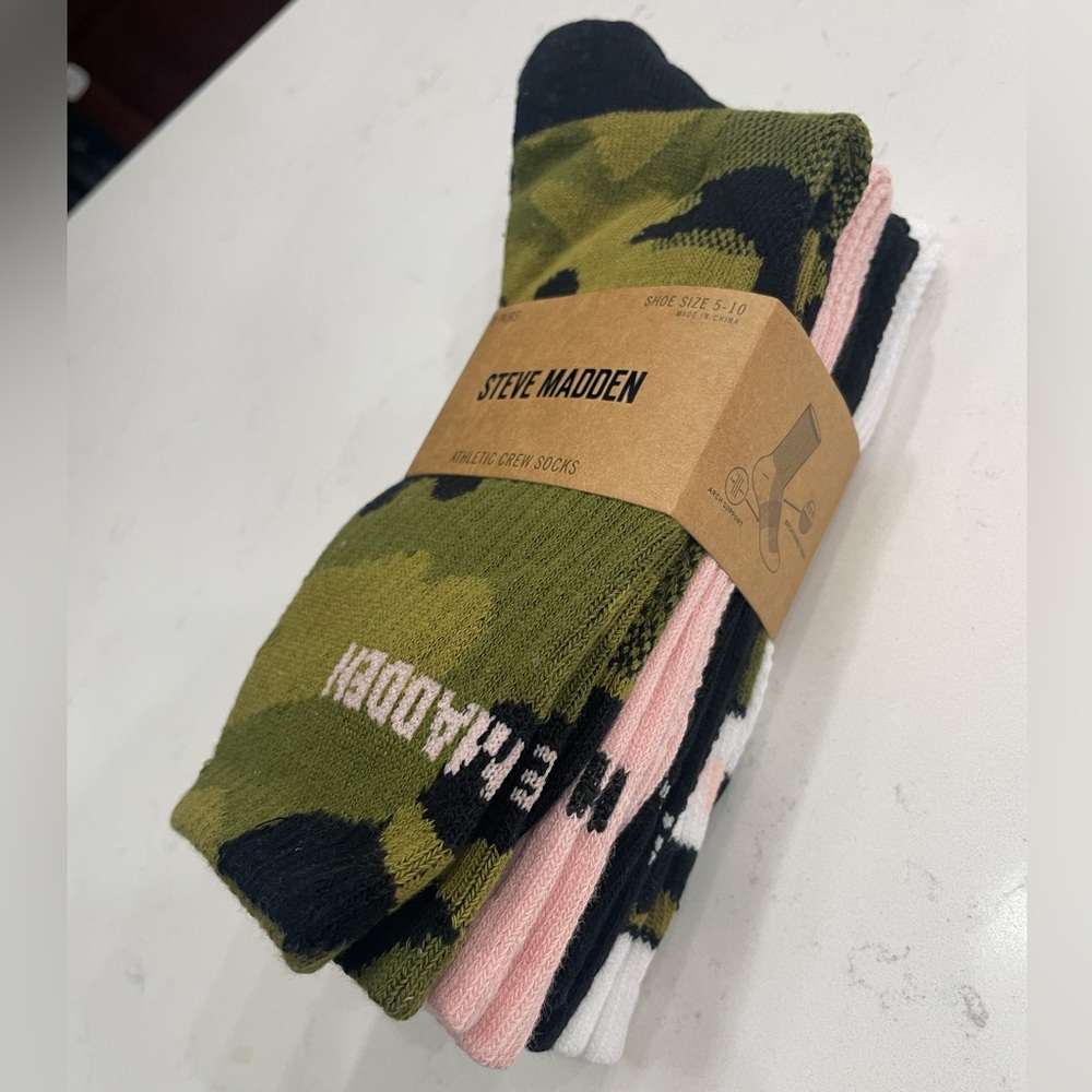 Steve Madden Women’s Athletic Crew Socks Sizes 5-10 Camo/black/white/pink 4 Pack